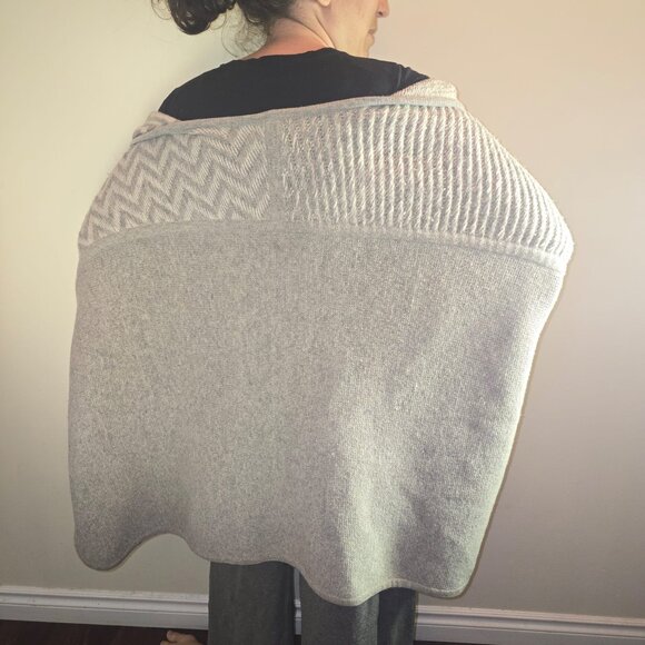 Club Monaco Wool Blend Oversized Poncho Cardigan – Grey Patchwork Knit – M/L - Picture 3 of 7